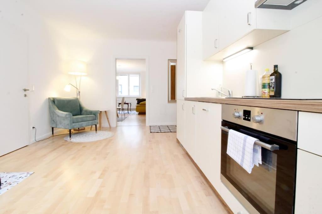 Central Charm - Comfortable 3-br Apartamento *